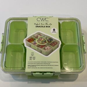 NWT Green Snackle Box with Compartments